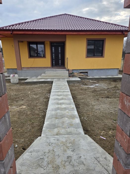 Vand casa noua , situata la 4 km de Tg.Neamt(Topolita)