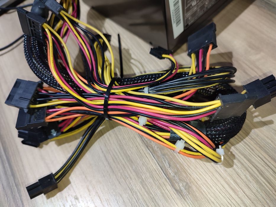 Блок питания Huntkey