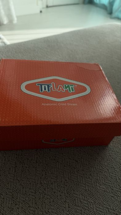 Продам детские кроссовки 23 размер