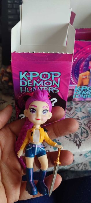 Figurina K-POP Demon Hunter Rumi, Mira si Zoey