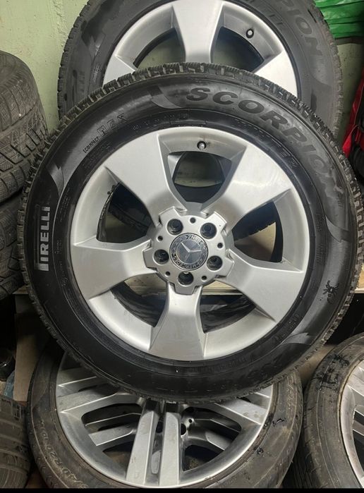 Set 4 jante cu cauciucuri iarna  Pirelli GLK 220 CDI  235/ 60 R17