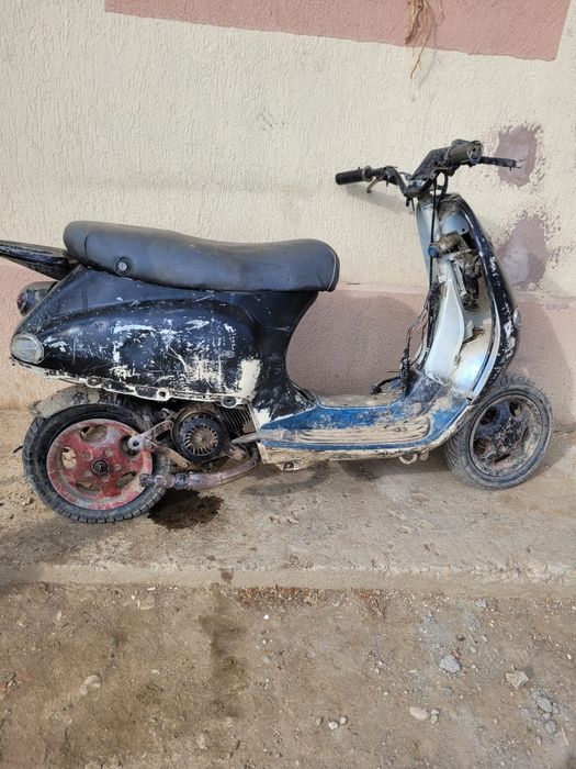 Se dă la schimb  un scuter piaggio Vespasian 2t 80cc