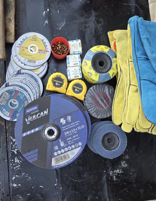 Discuri abrazive si accesorii , flaps capse