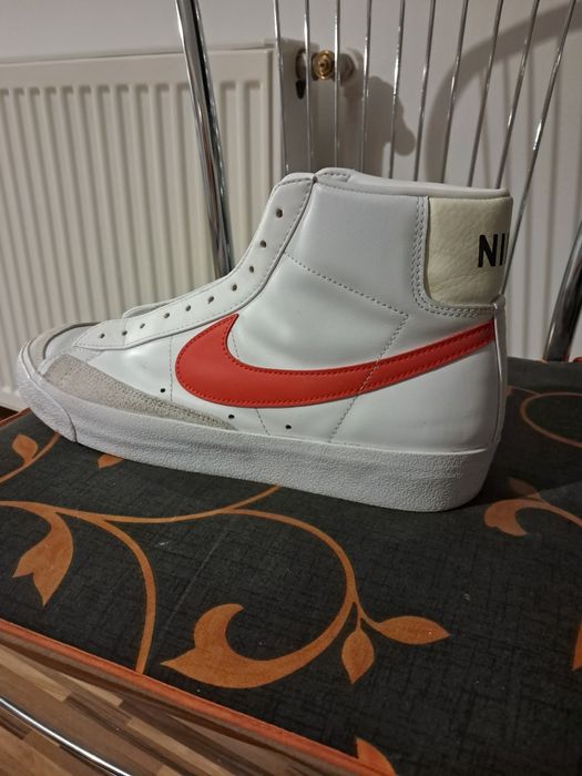 Vând nike blazer