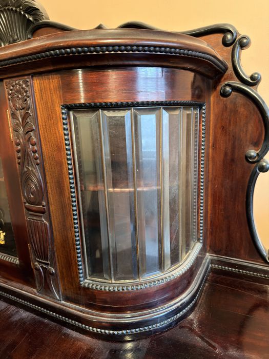 Красив винтидж бюфет