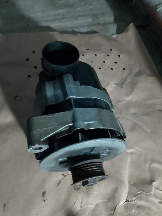 Продам генератор на Бмв Е 34