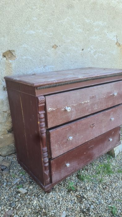 Mobilier vechi de recondiționat