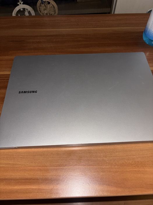 Laptop Slim Samsung gri nou