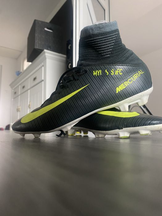 Ghete fotbal nike mercurial