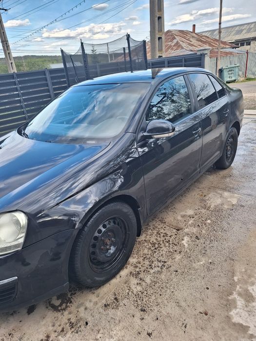 Vând sau dezmembrez Volkswagen Jetta