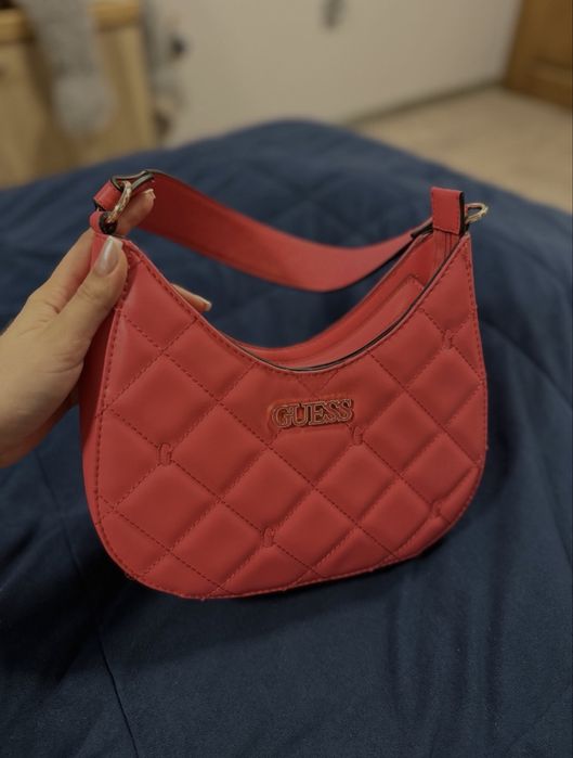 Оригинални чанти jaqcuemus, michael kors, guess, moschino, valentino