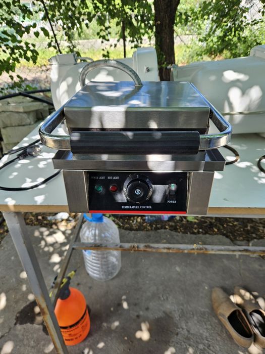 Гофретник тип швейцарска вафла на ток професионален  втора употреба