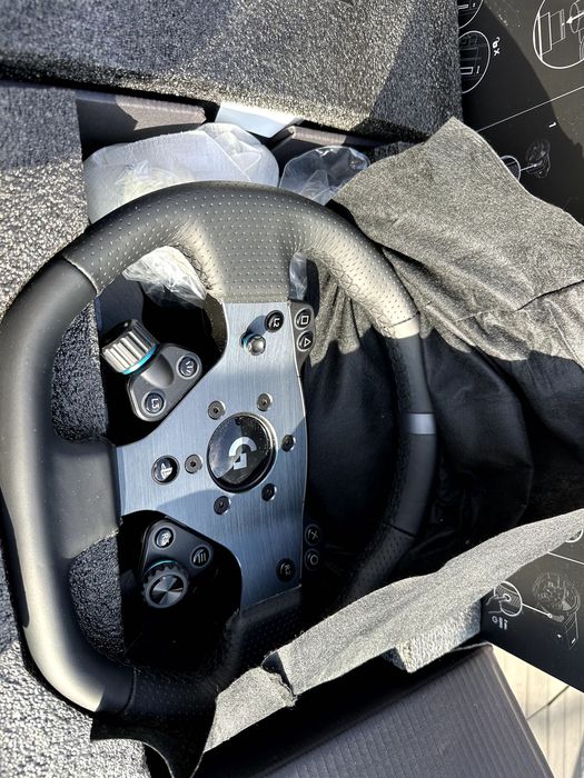 Racing Wheel Logitech Pro, почти нов, неизползван, волан, симулатор,