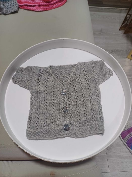 Caciulite botosei, veste