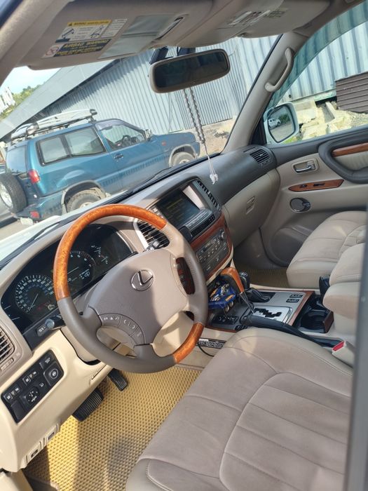 Lexus LX470 в отличном состоянии.