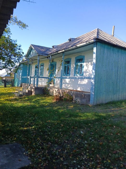 Vând casă bătrânească locuibilă