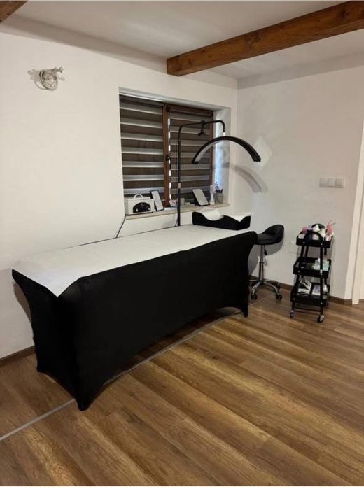 Post manichiură zona Platinia