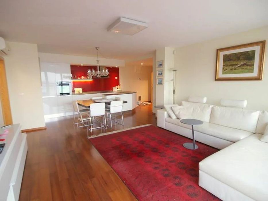 Тристаен апартамент в Люлин 10