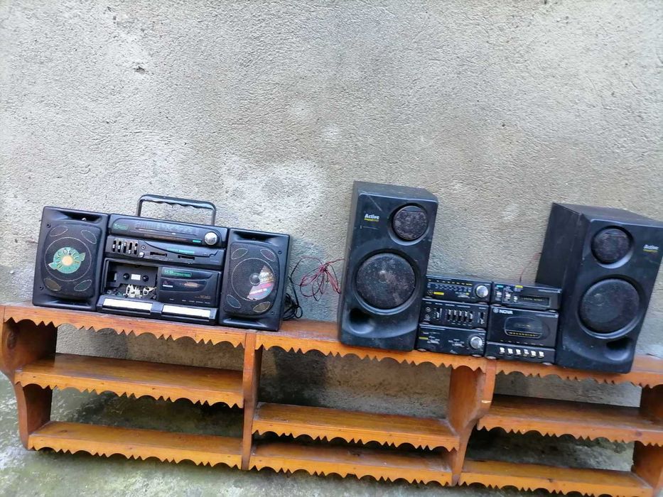 Продавам 2 броя радиокасетофони
