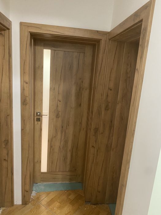 Montez uși interior