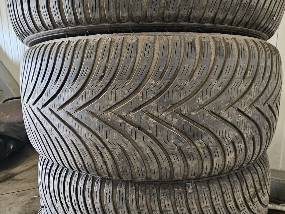 Anvelope iarna 224 45 r17