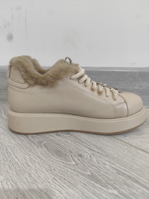 Продаю ботинки зимние