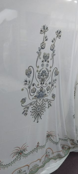 Perdele se vând la Metru prețul este 20 lei