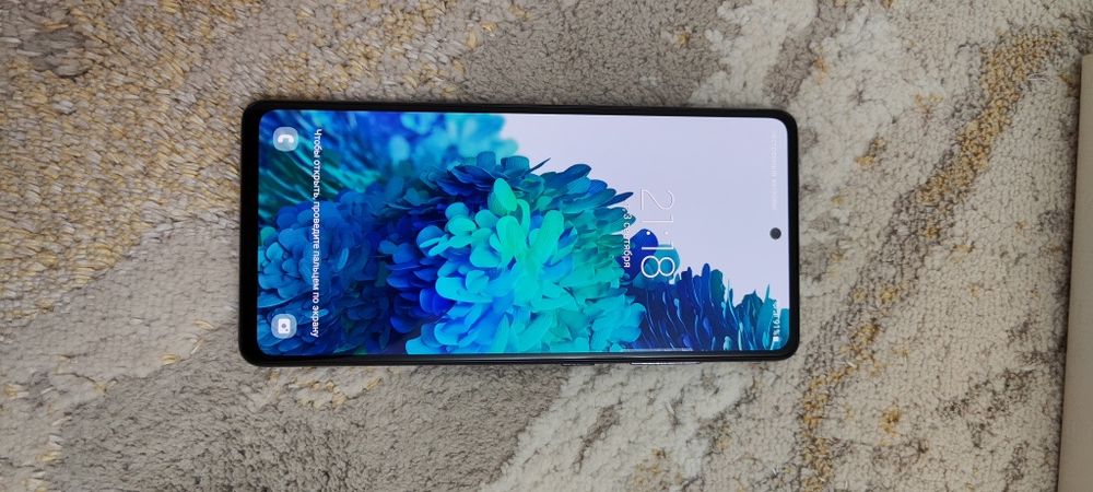 Продам Samsung galaxy s 20 fe.