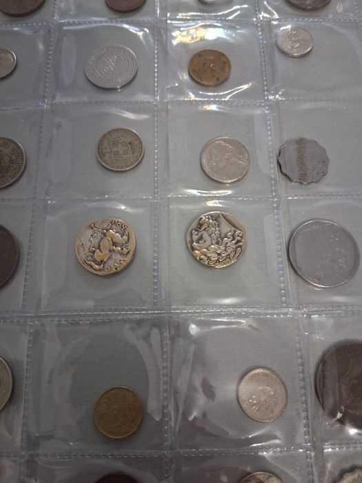 стари банкноти и монети солидно количество цената е за  всичко