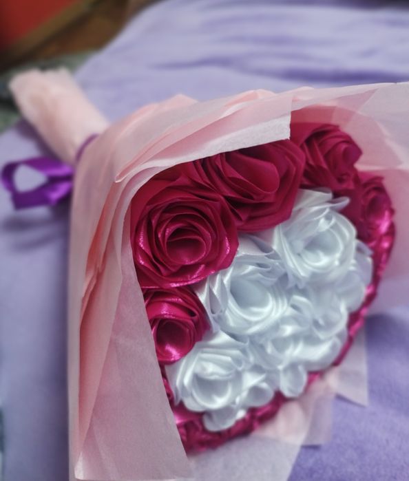 Buchet de trandafiri din satin