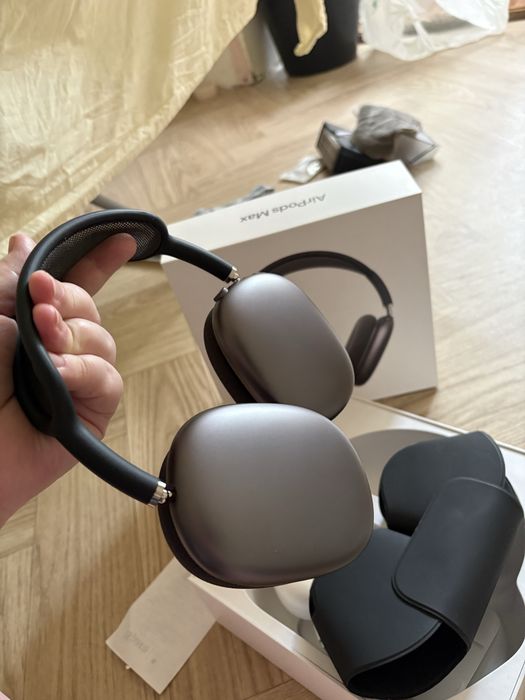 Apple AirPods Max Space Gray