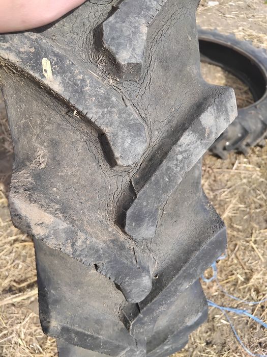 Vand cauciucuri de tractor