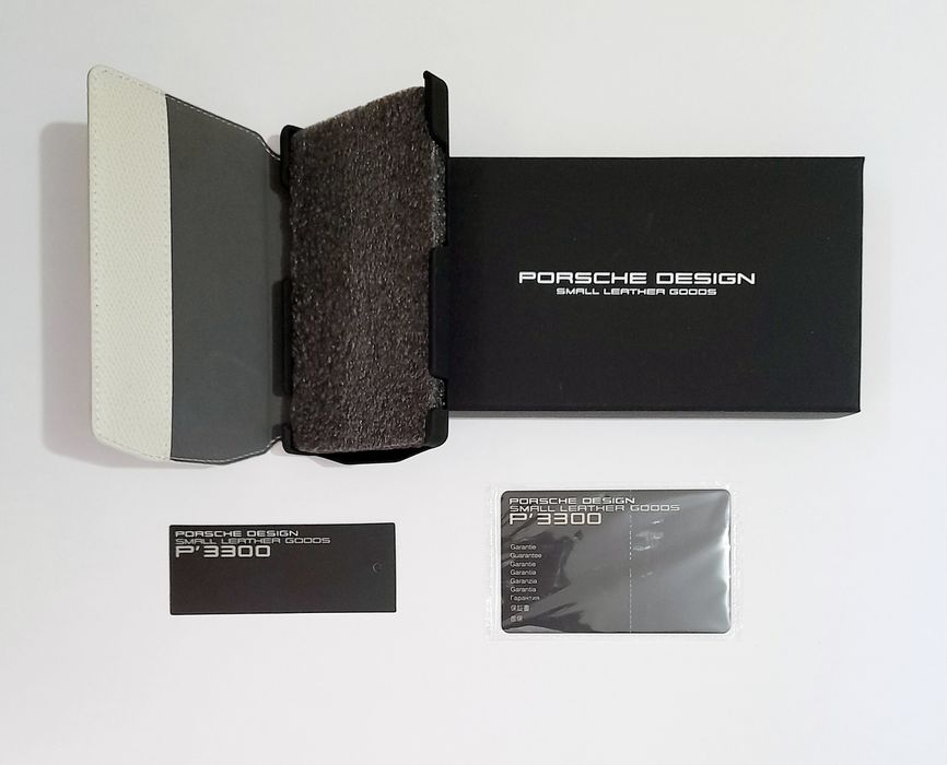 Lot 2 huse BlackBerry Porsche Design P9983.