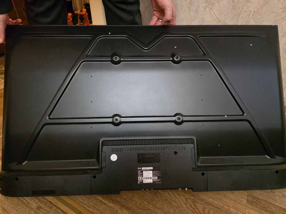 Продам телевизор LG на запчасти