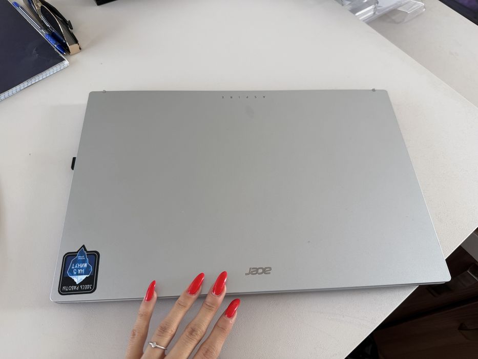 Acer Ноут 140000 идельный