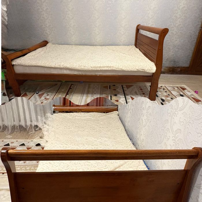 Кровать деревянная