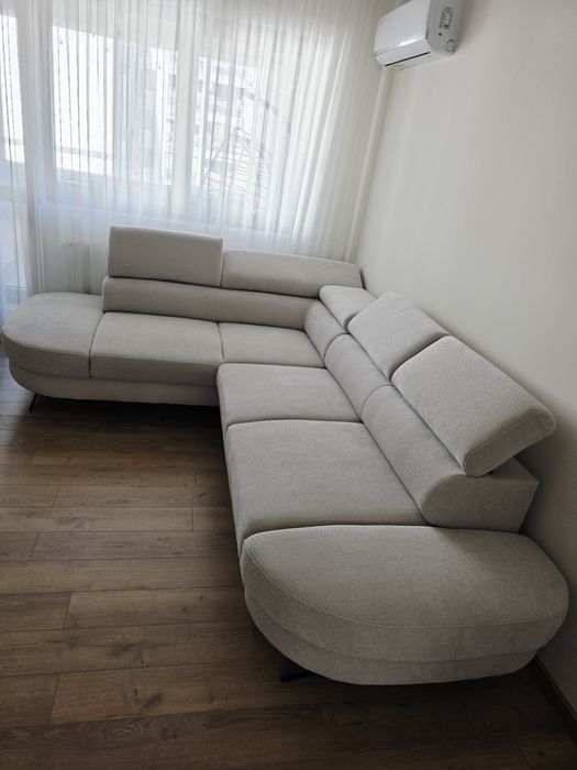 Vând coltar extensibil cu lada de depozitare, BEJ