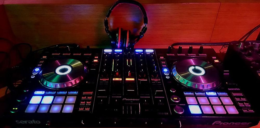 Дисководещ, Dj, Озвучител, Водещ