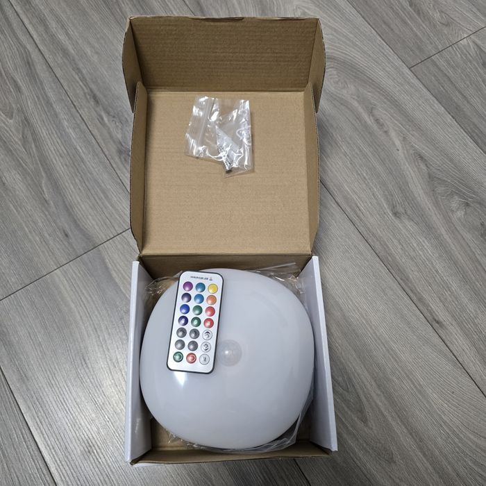 Bec rgb cu baterii si telecomanda