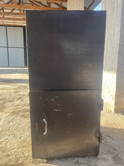 Сейф металлический