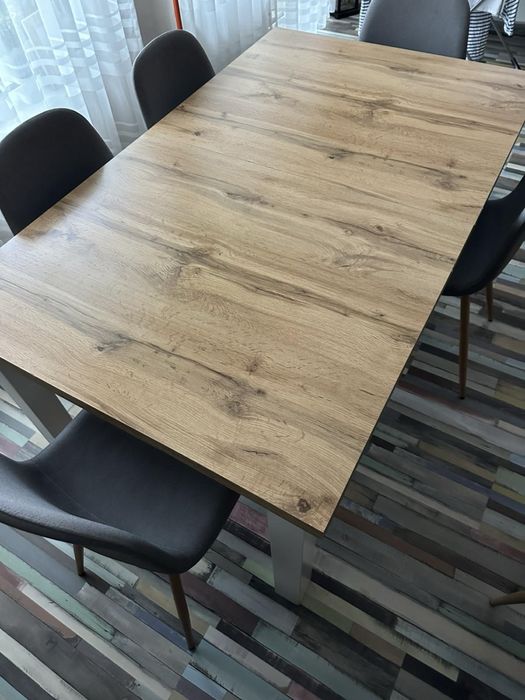 Разтегателна трапезна маса и холна маса