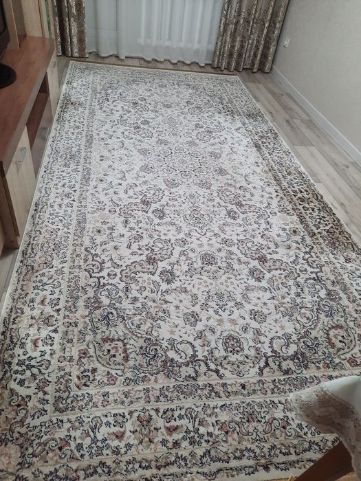 Продам коверь Турецкий  размер 2х4