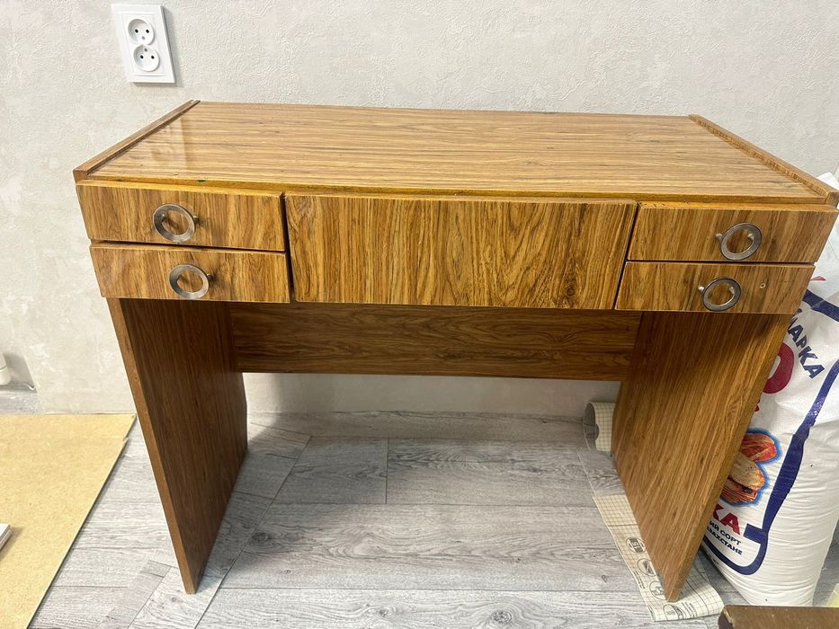 Продам столик в хорошем состоянии