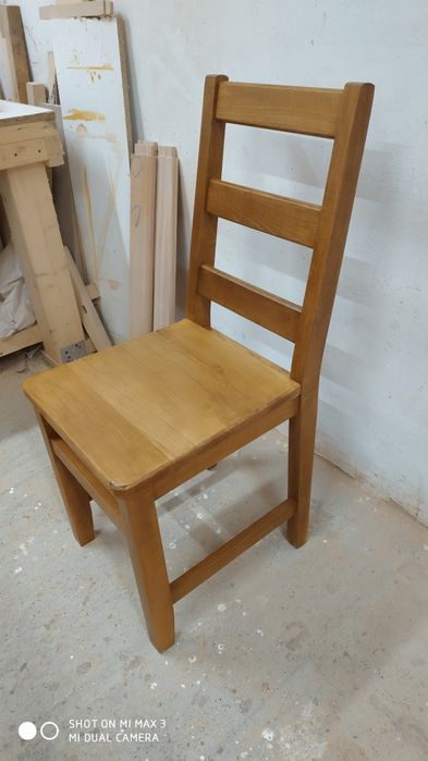 Scaune cu sezut din lemn masiv