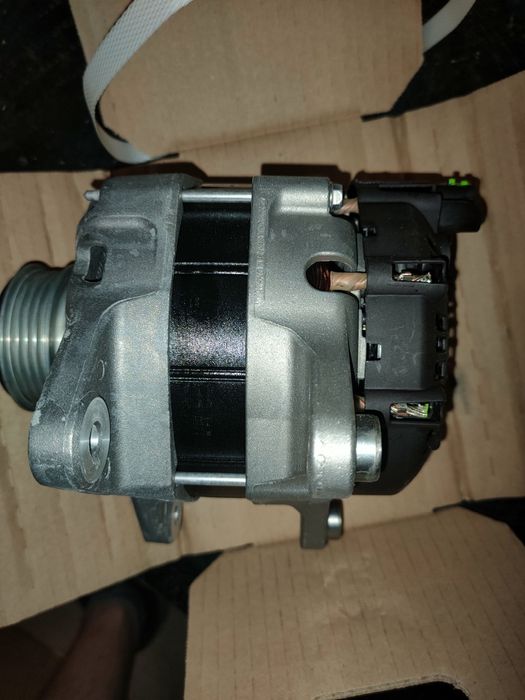 Vând alternator nou Dacia Logan 2 MCV 2 Sandero 2 motor 1.0 cod 443323