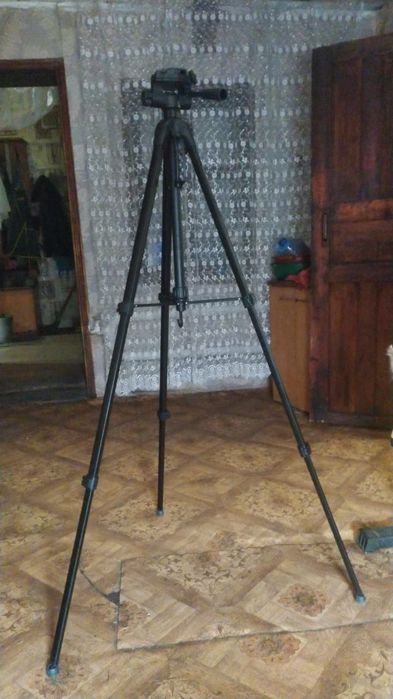 Продам штатив в отличном состоянии