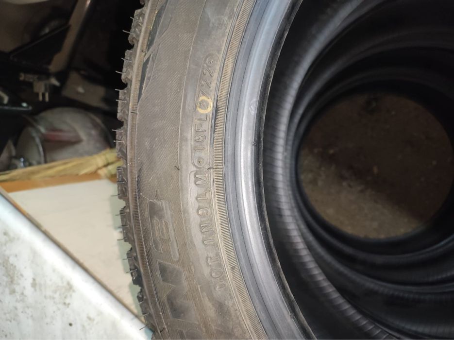 Продам зимнию резину,липучка.