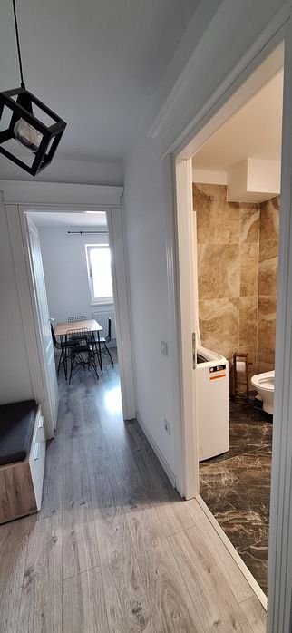 Închiriez apartament