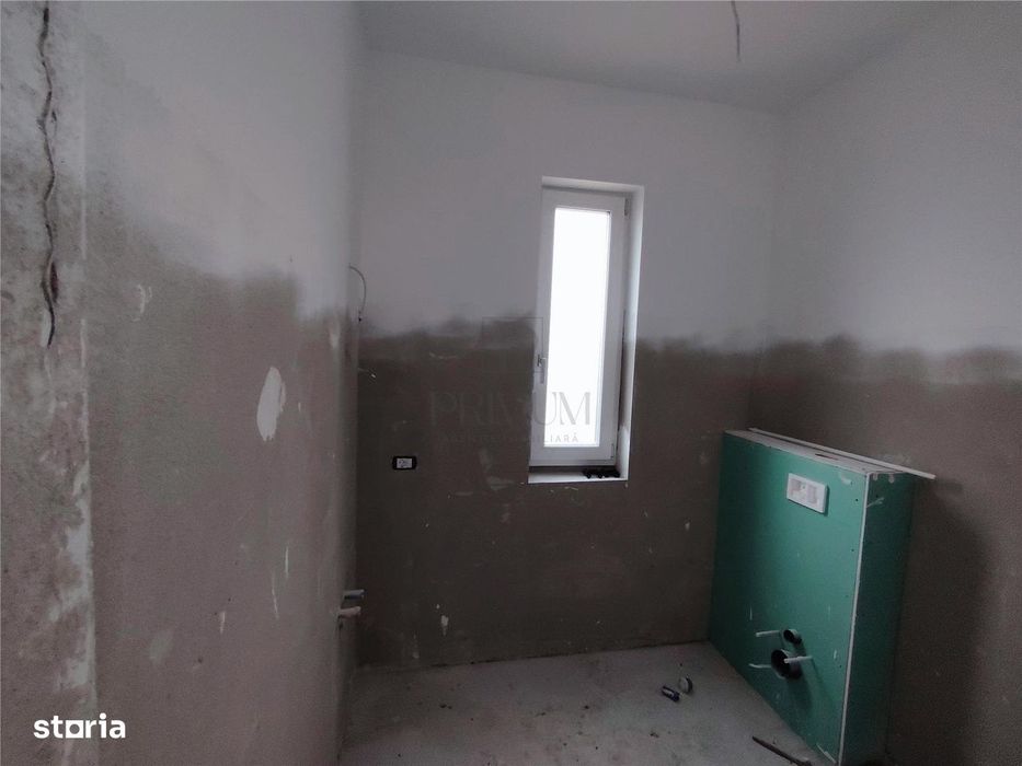 Duplex Cu Panouri - 5 Camere - 3 Bai