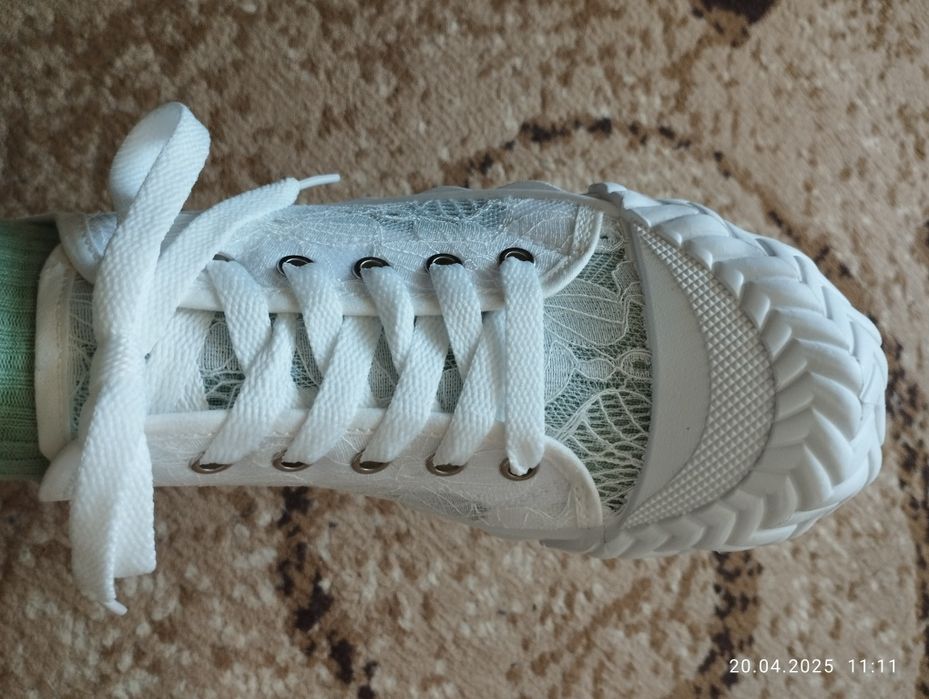 нови дамски обувки с мрежа